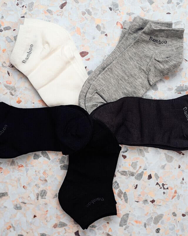 Lot de 5 Paires de Chaussettes Courtes - My Bambou - chaussettes en bambou blanches, grises et noires.
