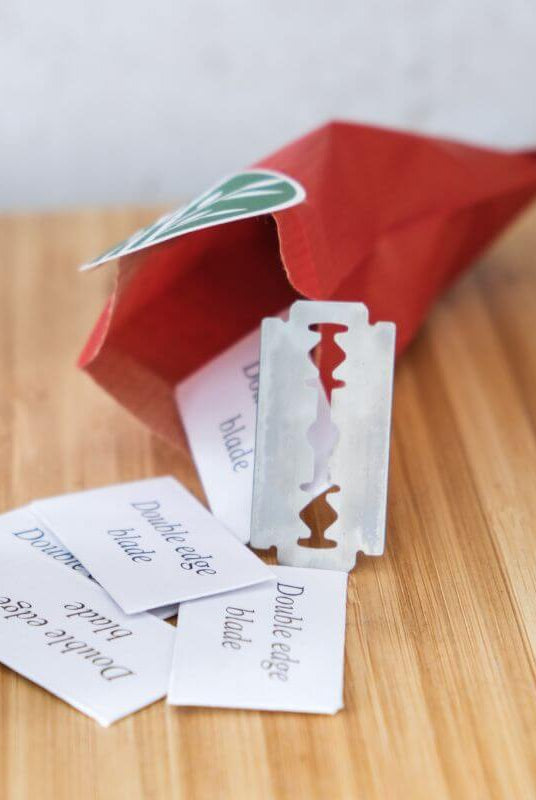 Rasoir de Sûreté à Personnaliser - My Bambou avec lames de rechange dans un emballage écoresponsable.