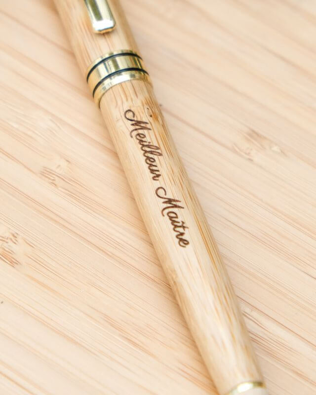 Stylo Plume à Personnaliser - My Bambou en bambou naturel avec gravure élégante sur la surface.
