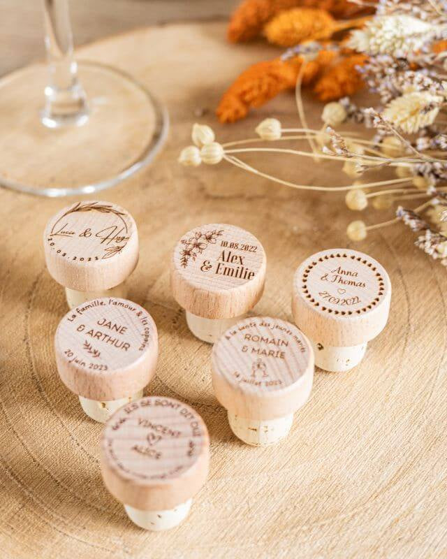 Bouchons de Vin à Personnaliser pour Mariage - My Bambou, gravés avec des noms et dates pour une touche unique.