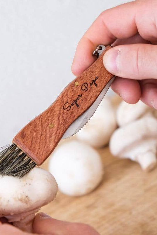 Couteau à Champignon 17cm à Personnaliser - My Bambou utilisé pour nettoyer des champignons frais.