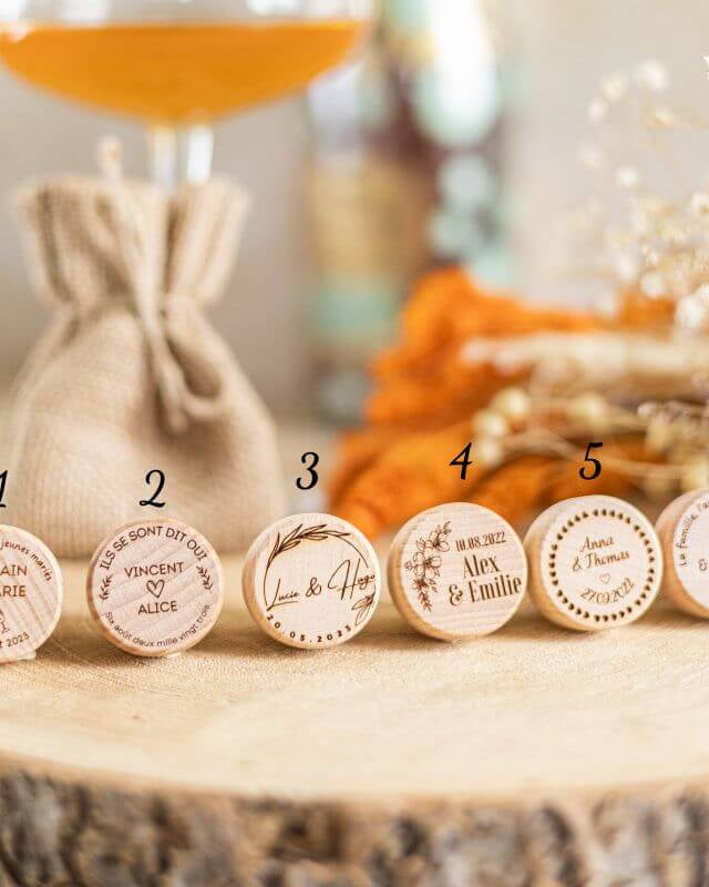 Bouchons de Vin à Personnaliser pour Mariage - My Bambou, élégants bouchons en bois avec gravures personnalisées.