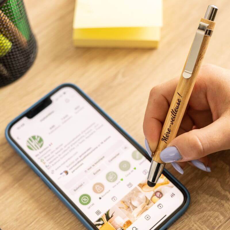 Optez pour un joli stylo en Bambou pour un cadeau personnalisé