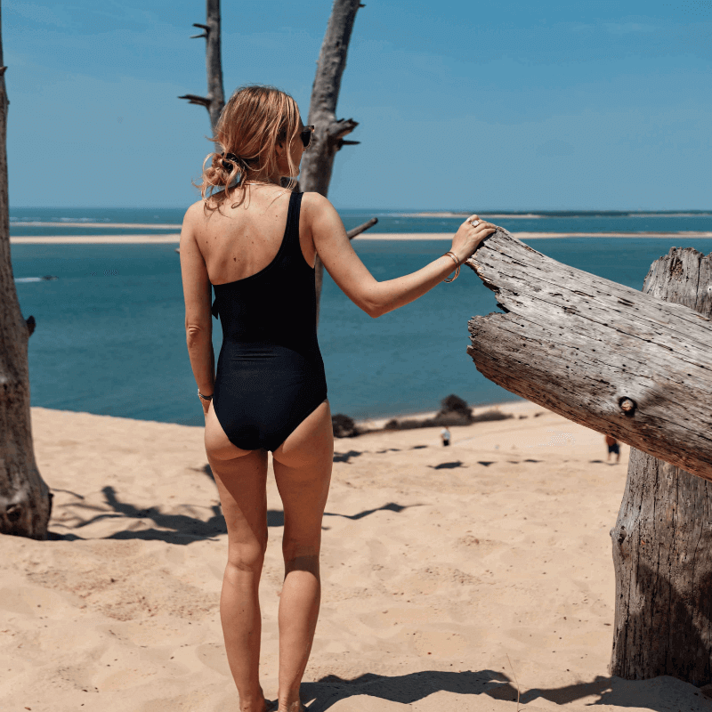 Maillot de Bain Menstruel Noir une Pièce Asymétrique + 1 Pochette de Rangement - My Bambou - My Bambou