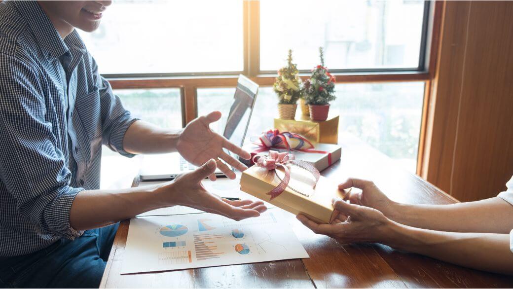 Cadeaux d’entreprise et CSE : TVA, fiscalité, et bonnes pratiques pour allier budget, RSE et plaisir d’offrir