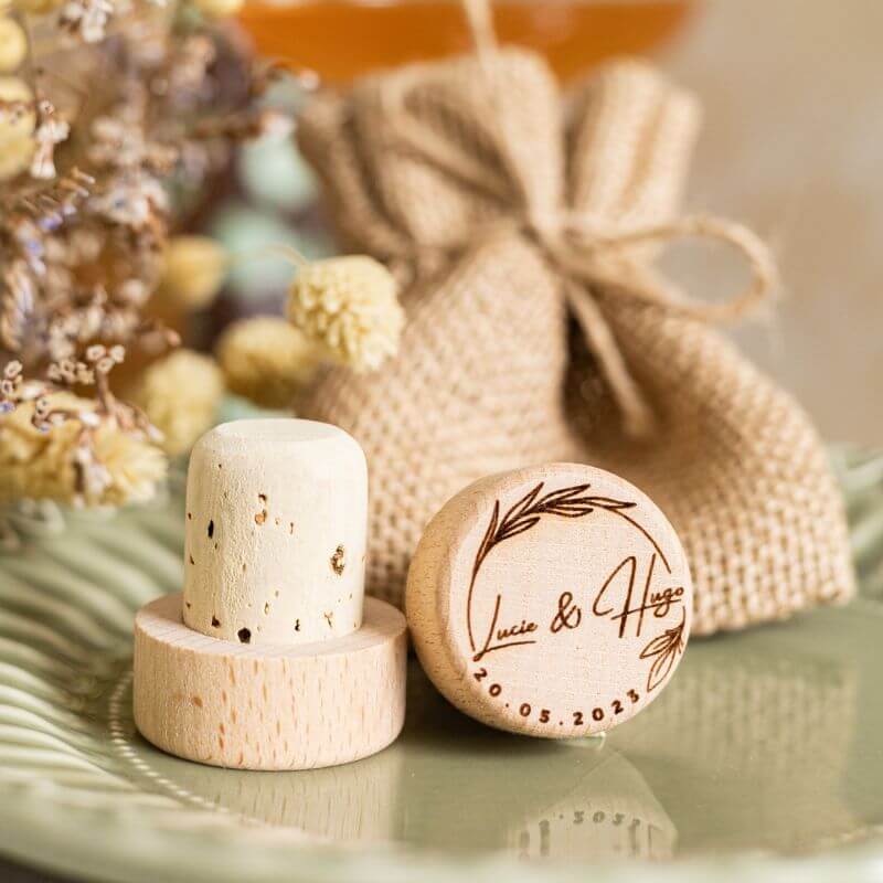 Bouchons de Vin à Personnaliser pour Mariage - My Bambou, souvenirs élégants et écoresponsables.