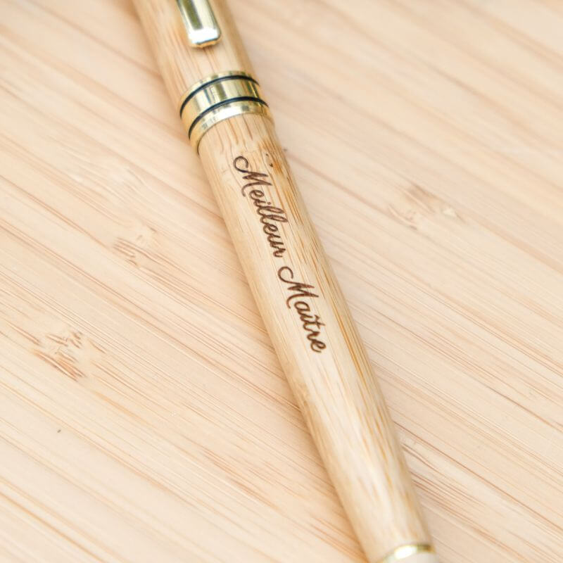Stylo Plume à Personnaliser - My Bambou en bambou naturel avec gravure élégante sur la surface.