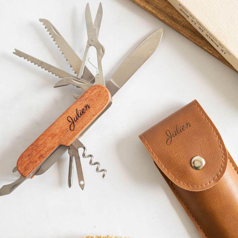 Canif couteau suisse gravé et personnalisé en bois